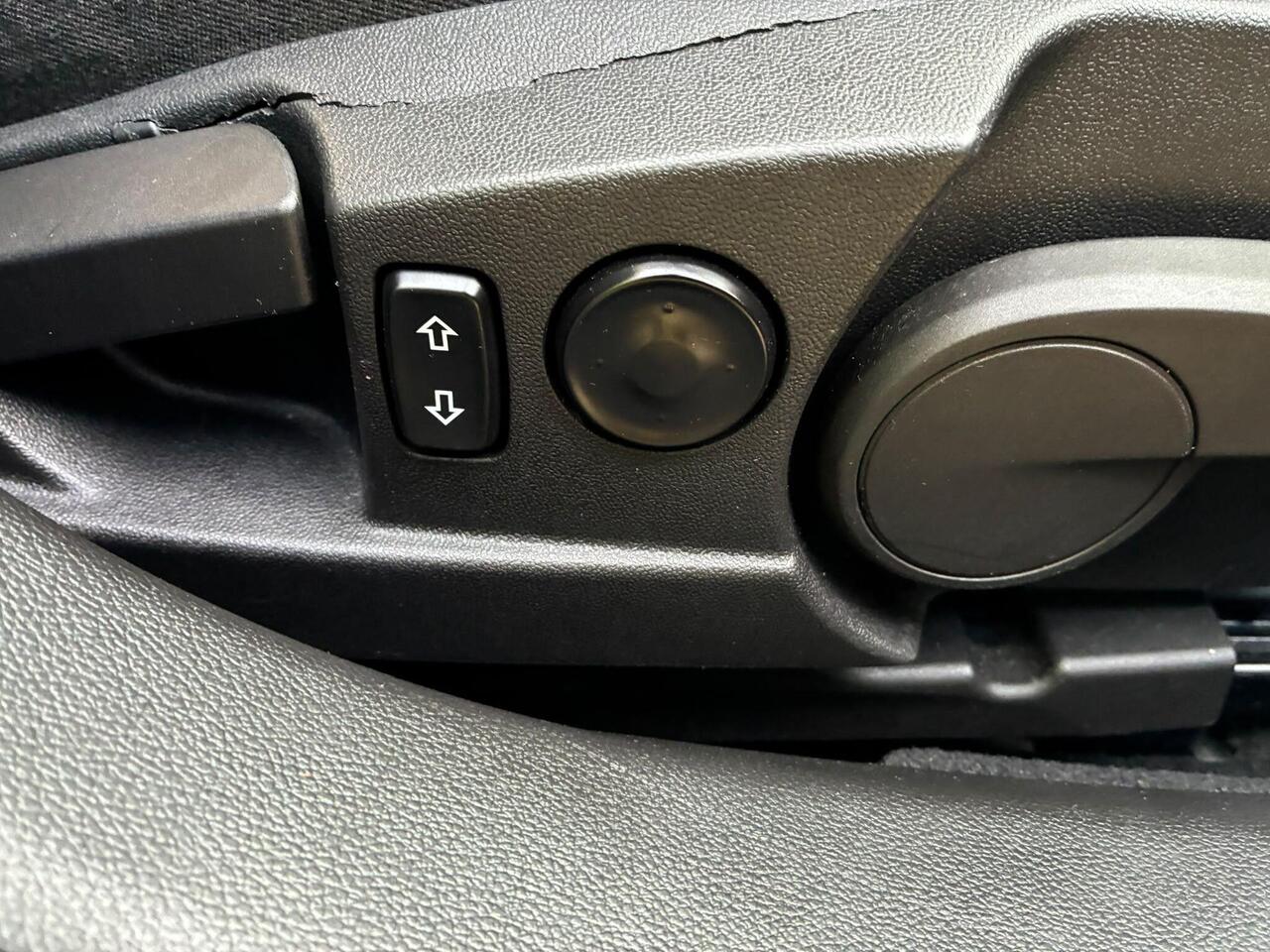 Vauxhall Insignia — photo 25
