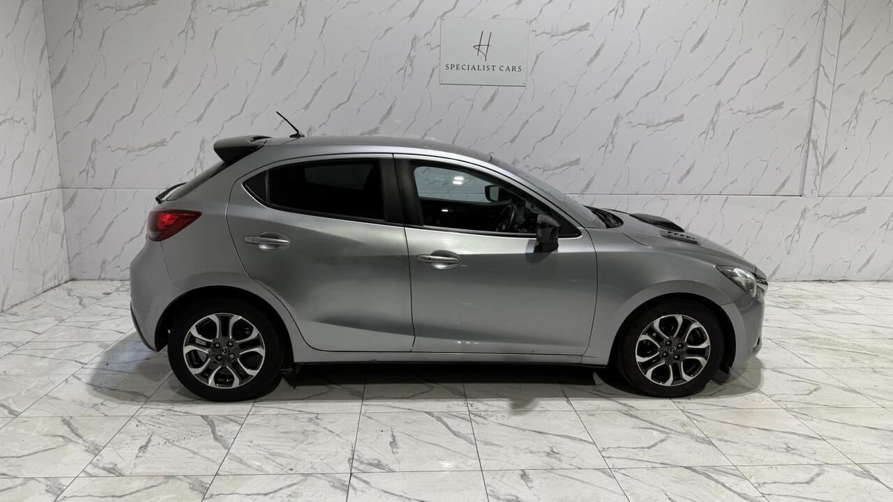 Mazda Mazda2 — photo 4
