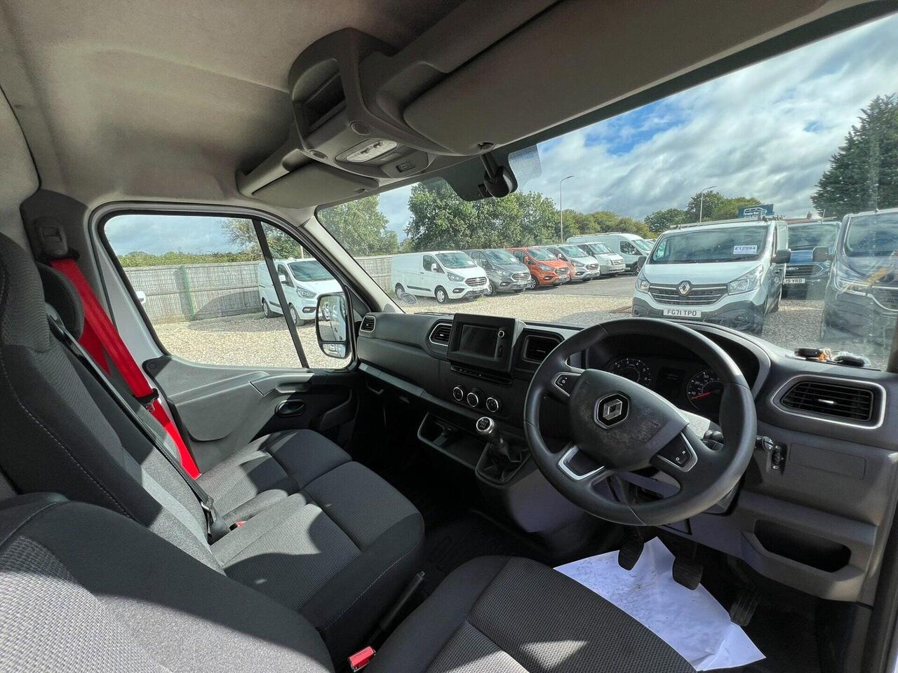 Renault Master — photo 26