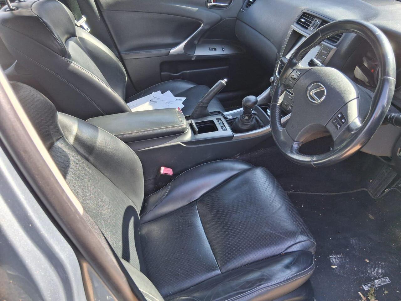 Lexus IS — photo 3