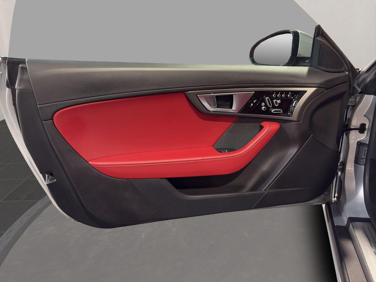 Jaguar F-Type — photo 17