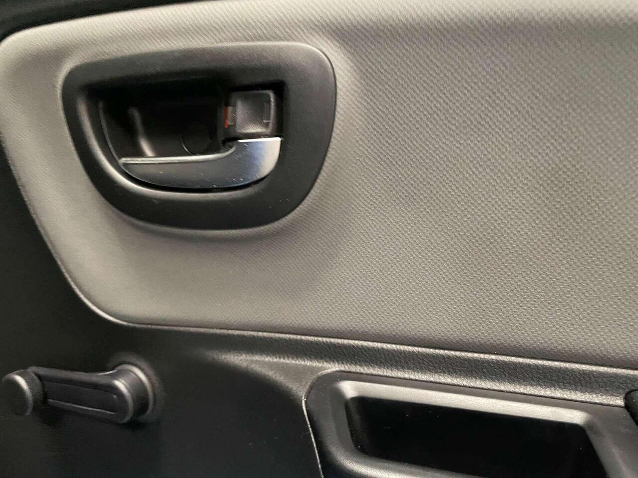 Toyota Yaris — photo 36