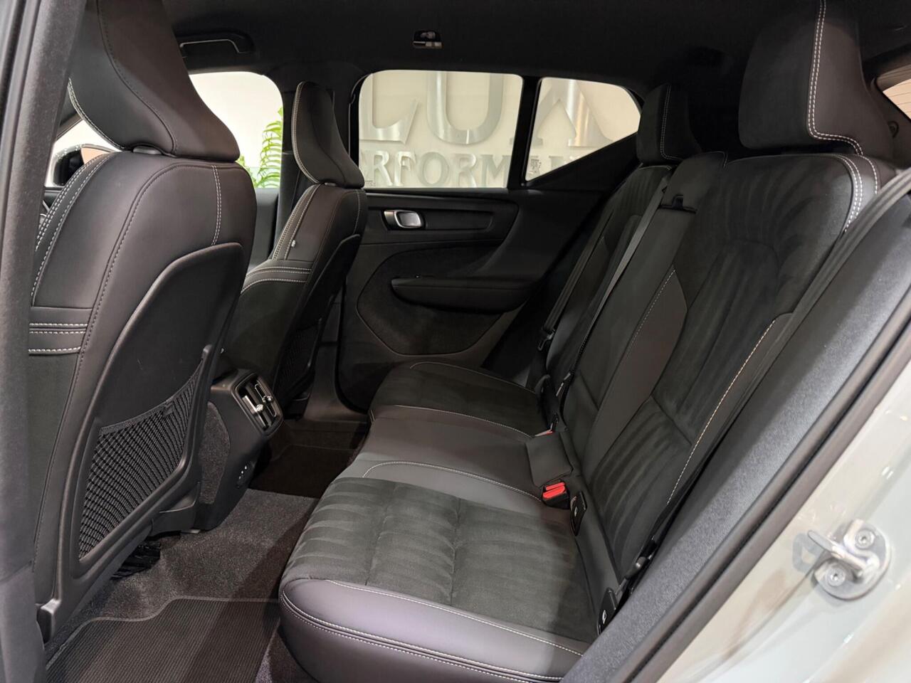 Volvo XC40 — photo 16