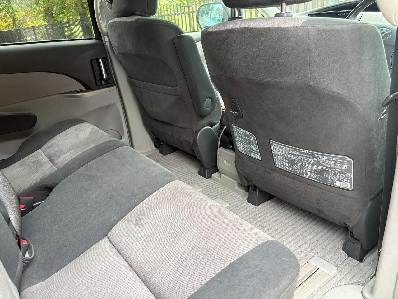 Toyota Estima — photo 20
