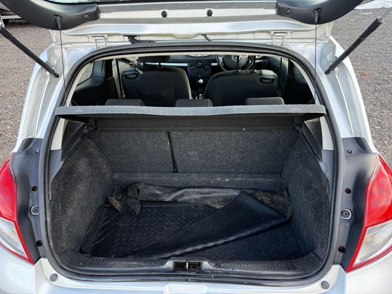 Renault Clio — photo 10