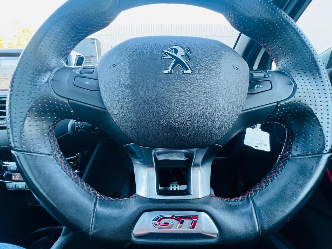 Peugeot 208 — photo 59