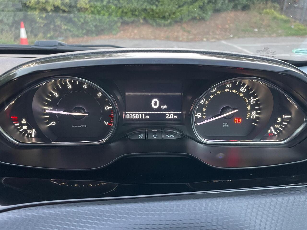 Peugeot 2008 — photo 31