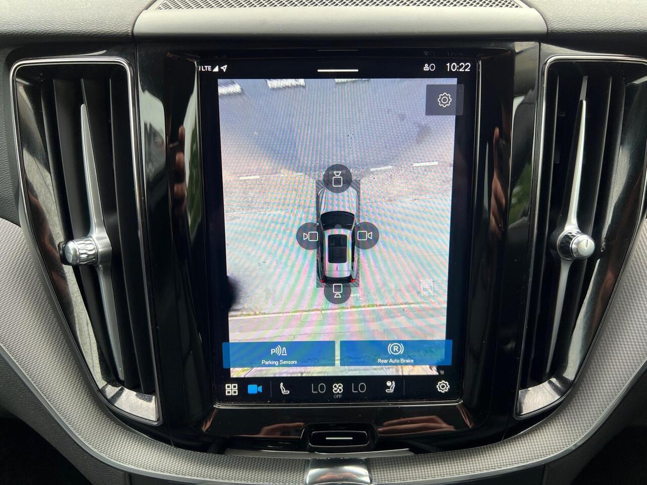 Volvo XC60 — photo 38
