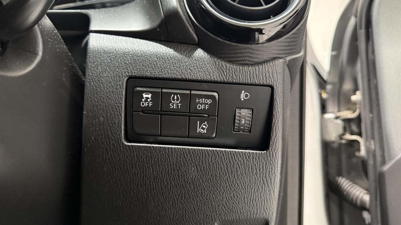 Mazda Mazda2 — photo 23