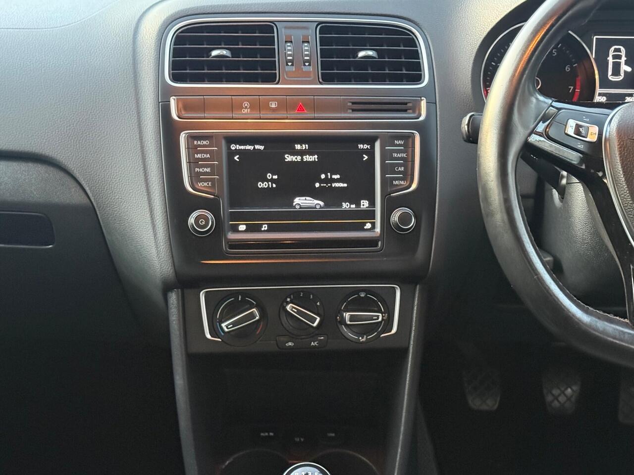 Volkswagen Polo — photo 38