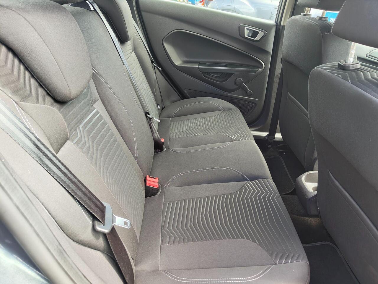 Ford Fiesta — photo 26