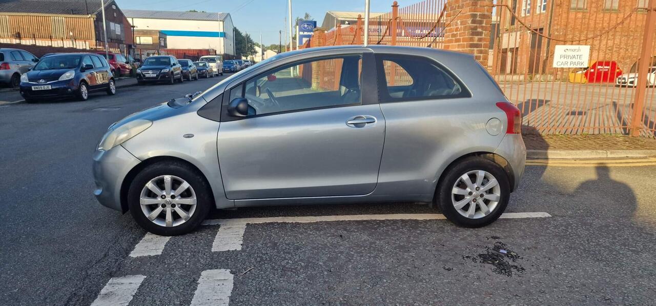 Toyota Yaris — photo 4