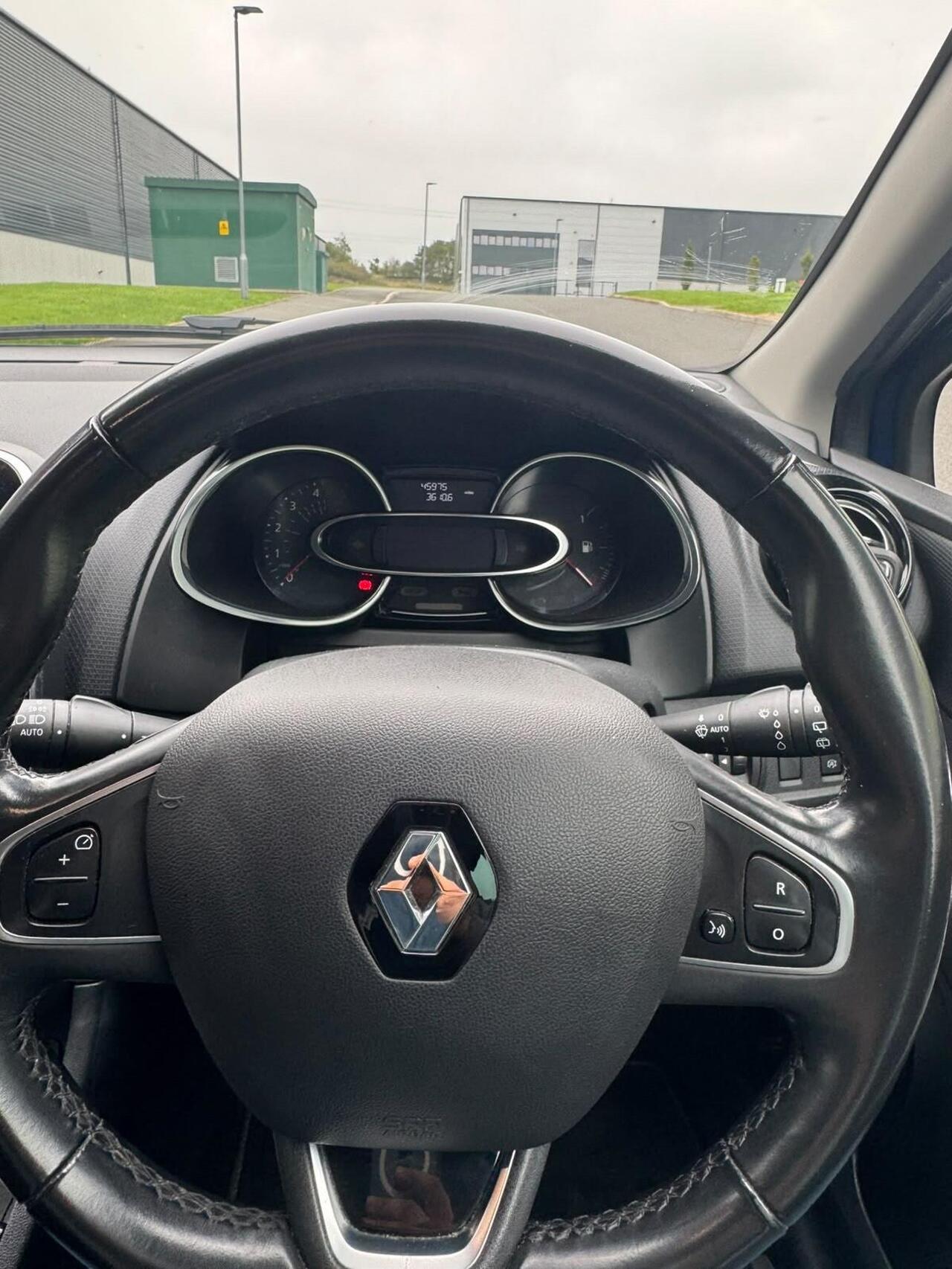 Renault Clio — photo 8