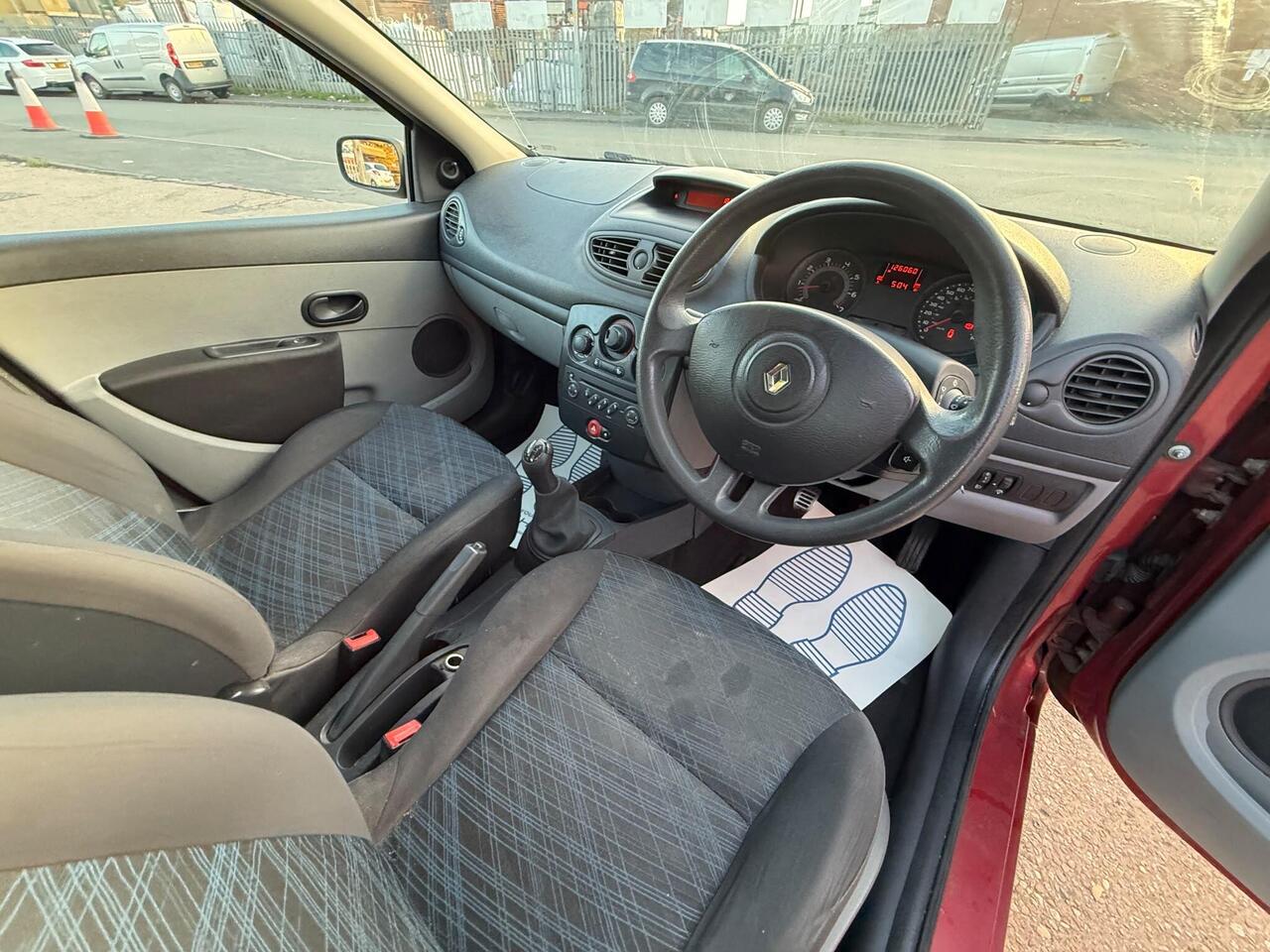 Renault Clio — photo 20