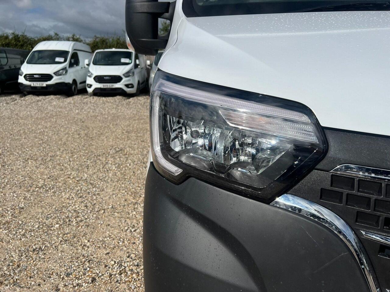 Renault Master — photo 22