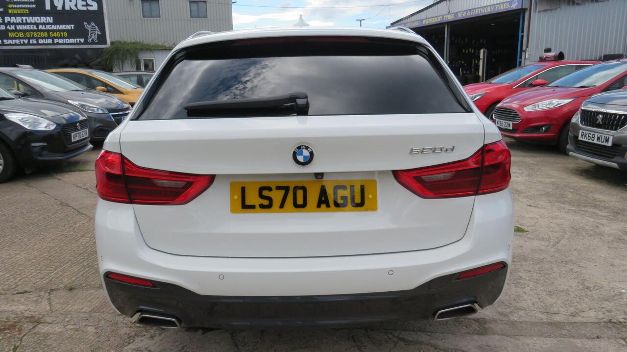 BMW 5 Series — photo 6