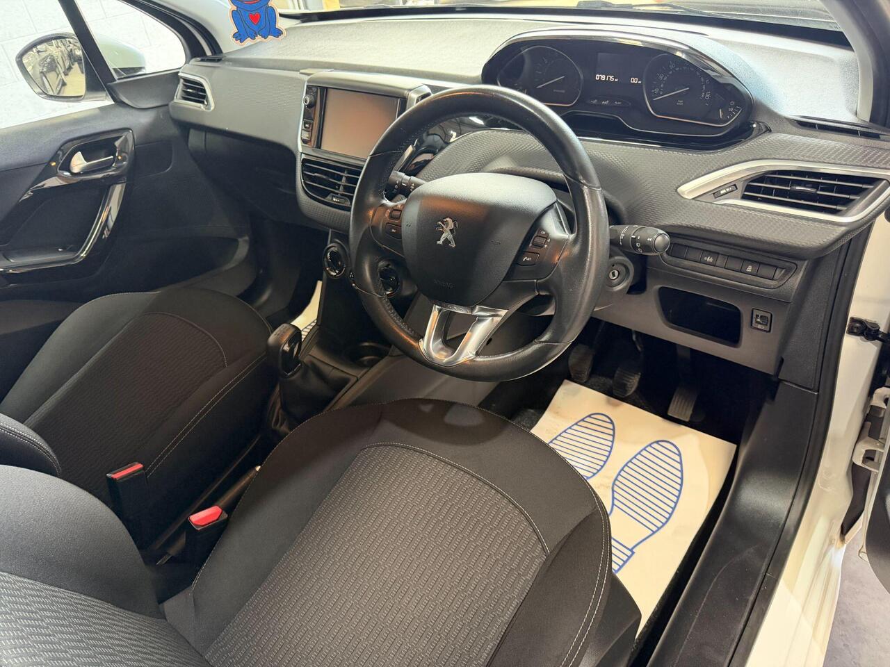 Peugeot 208 — photo 8