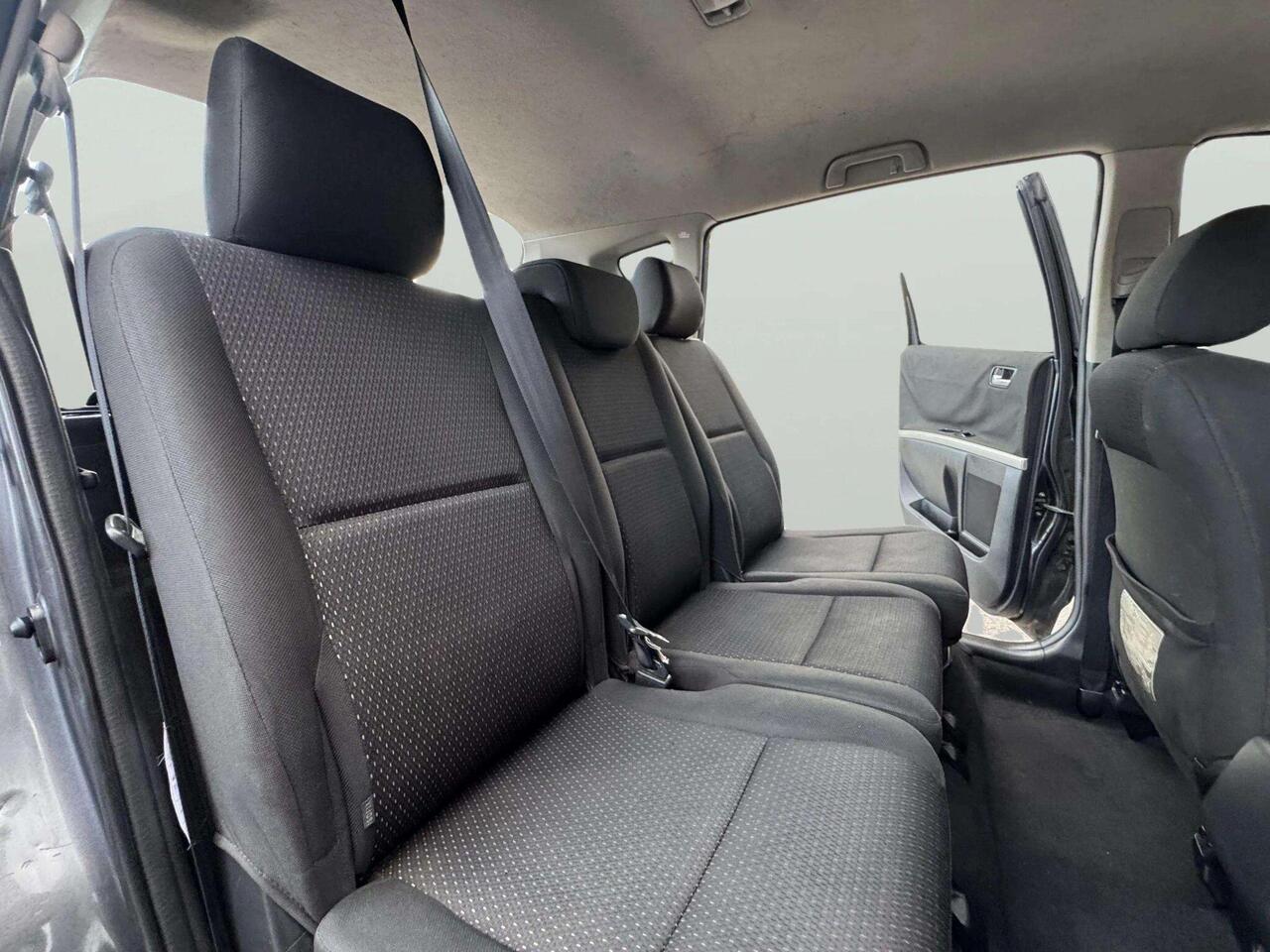 Toyota Corolla Verso — photo 37