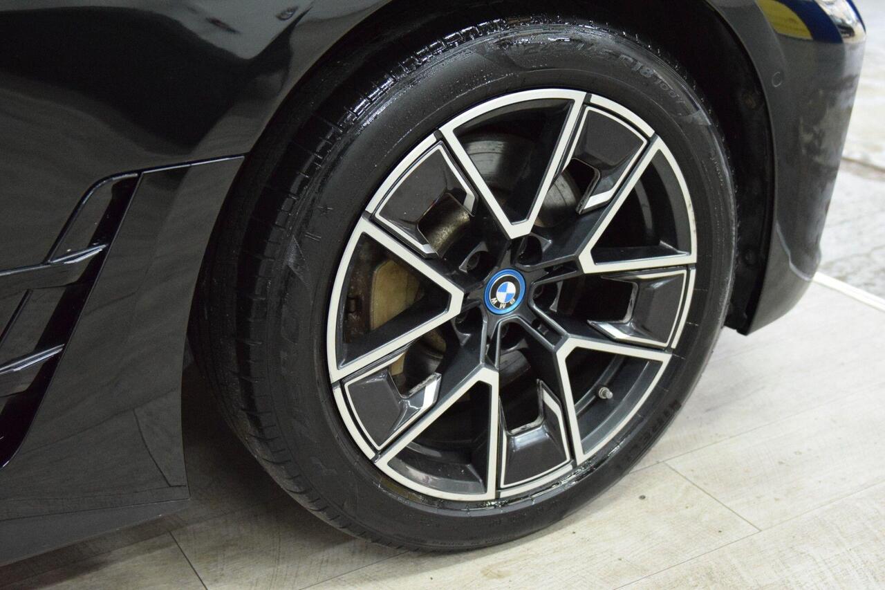 BMW i4 — photo 7