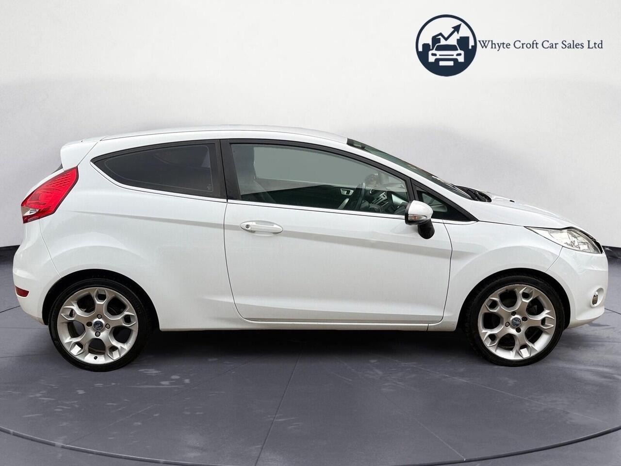 Ford Fiesta — photo 9