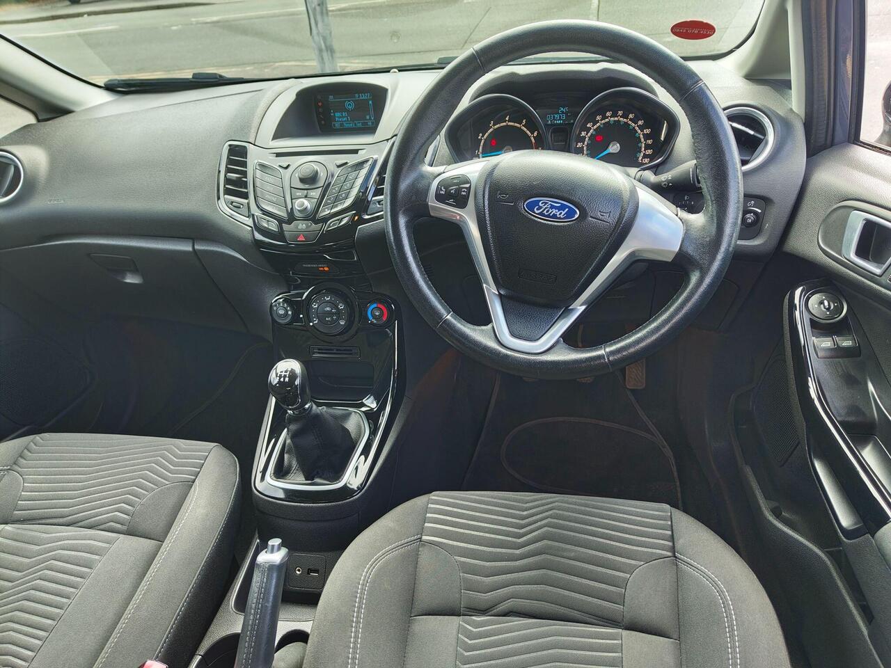Ford Fiesta — photo 15