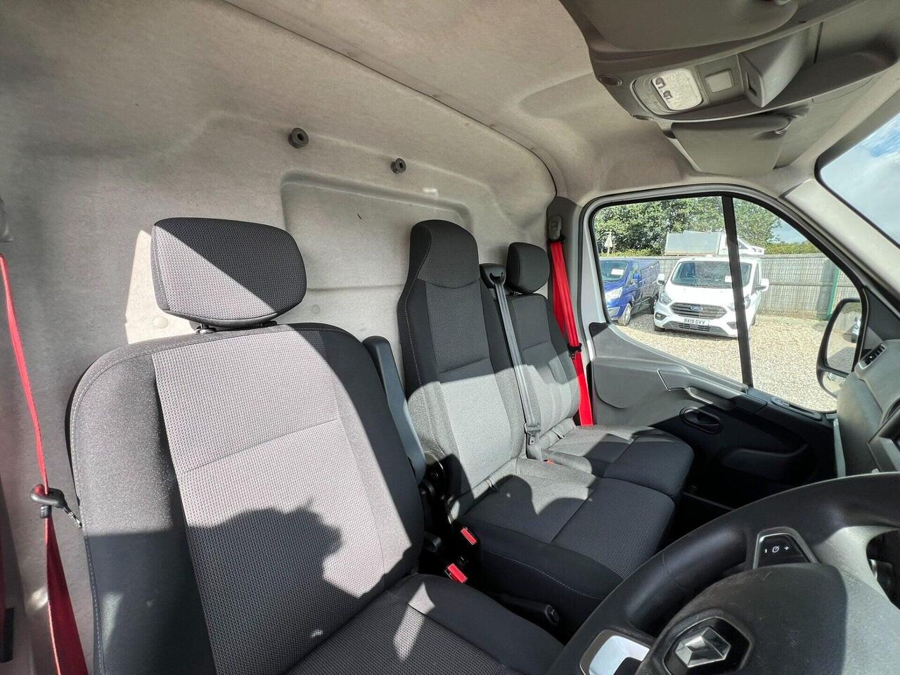 Renault Master — photo 27