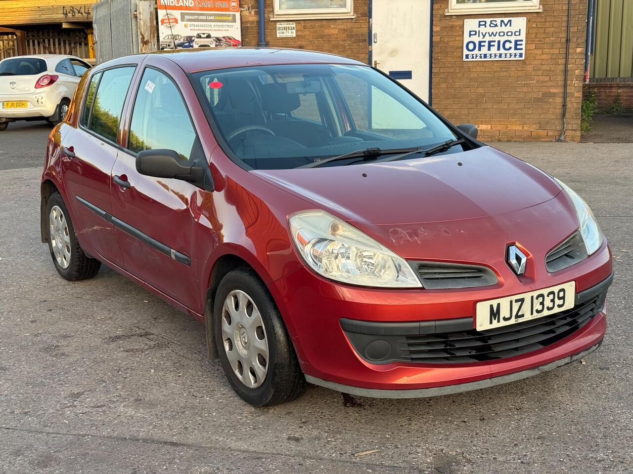 Renault Clio — photo 3