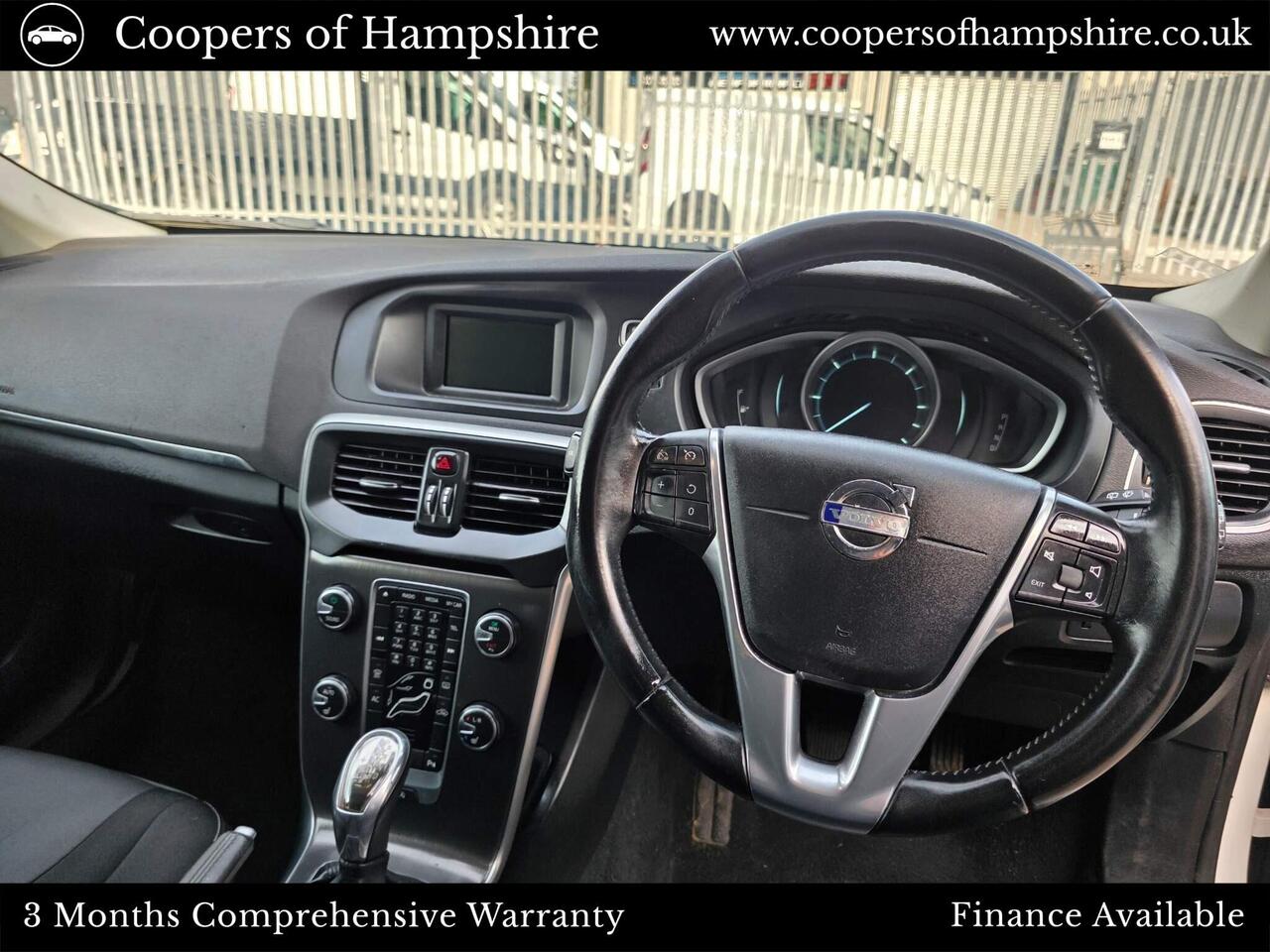 Volvo V40 — photo 21