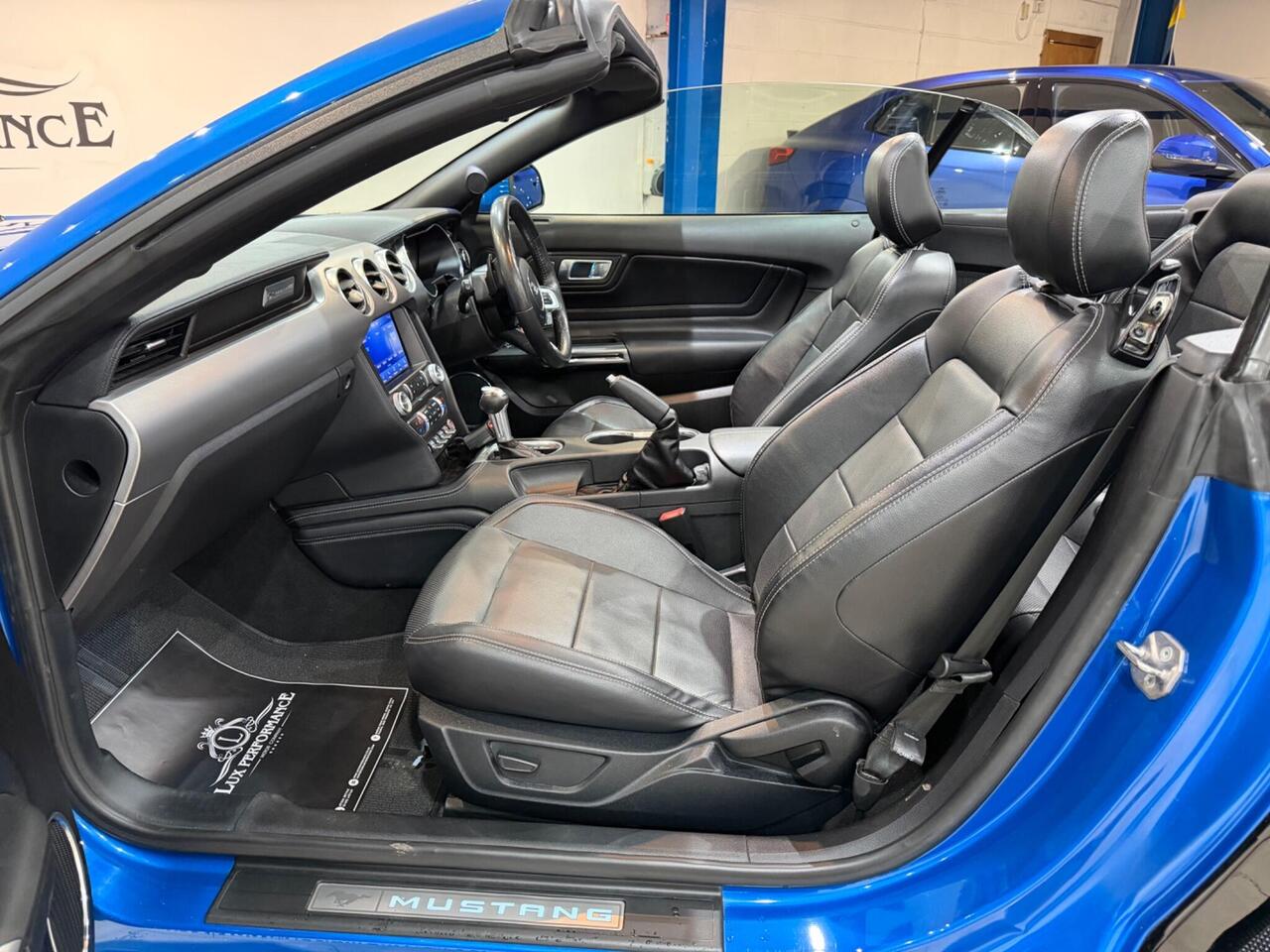 Ford Mustang — photo 13