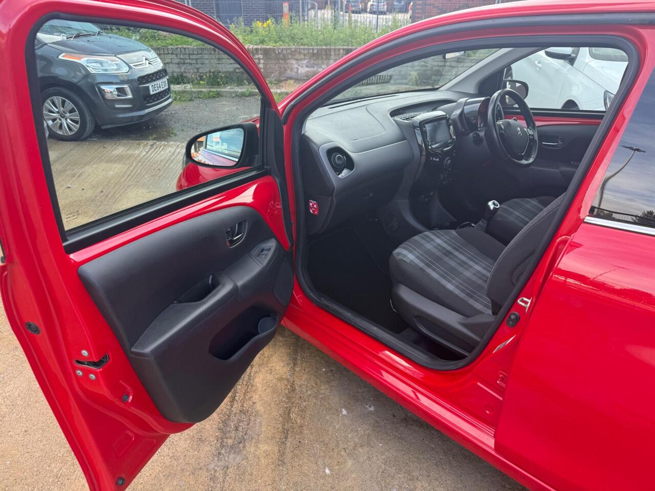 Peugeot 108 — photo 43