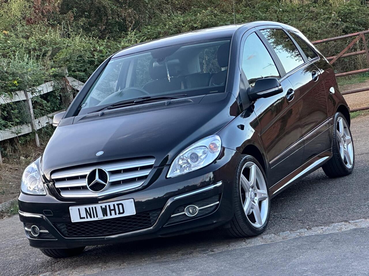 Mercedes-Benz B Class — photo 1