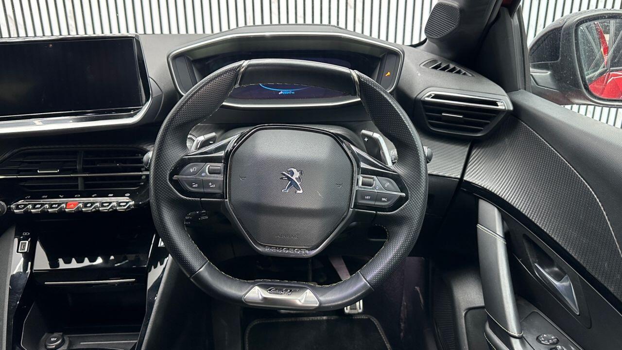 Peugeot 208 — photo 20