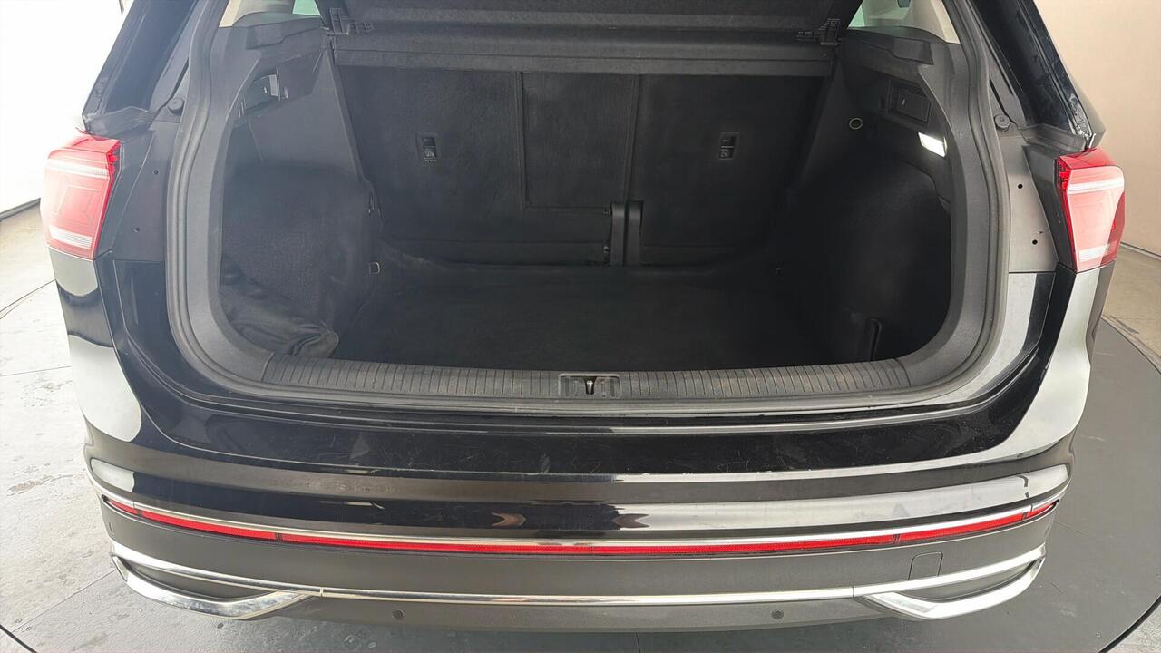 Volkswagen Tiguan — photo 17