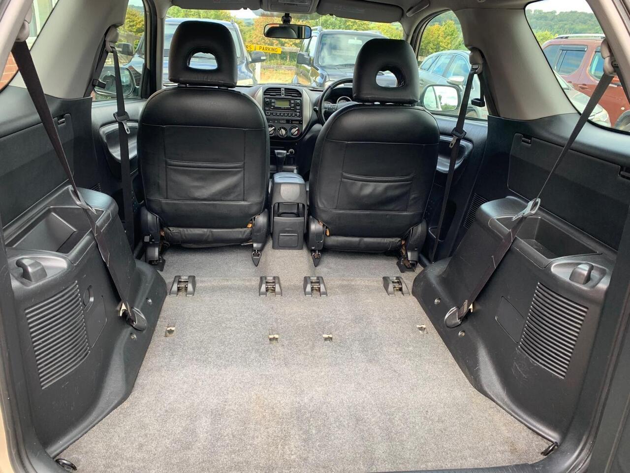 Toyota RAV4 — photo 26
