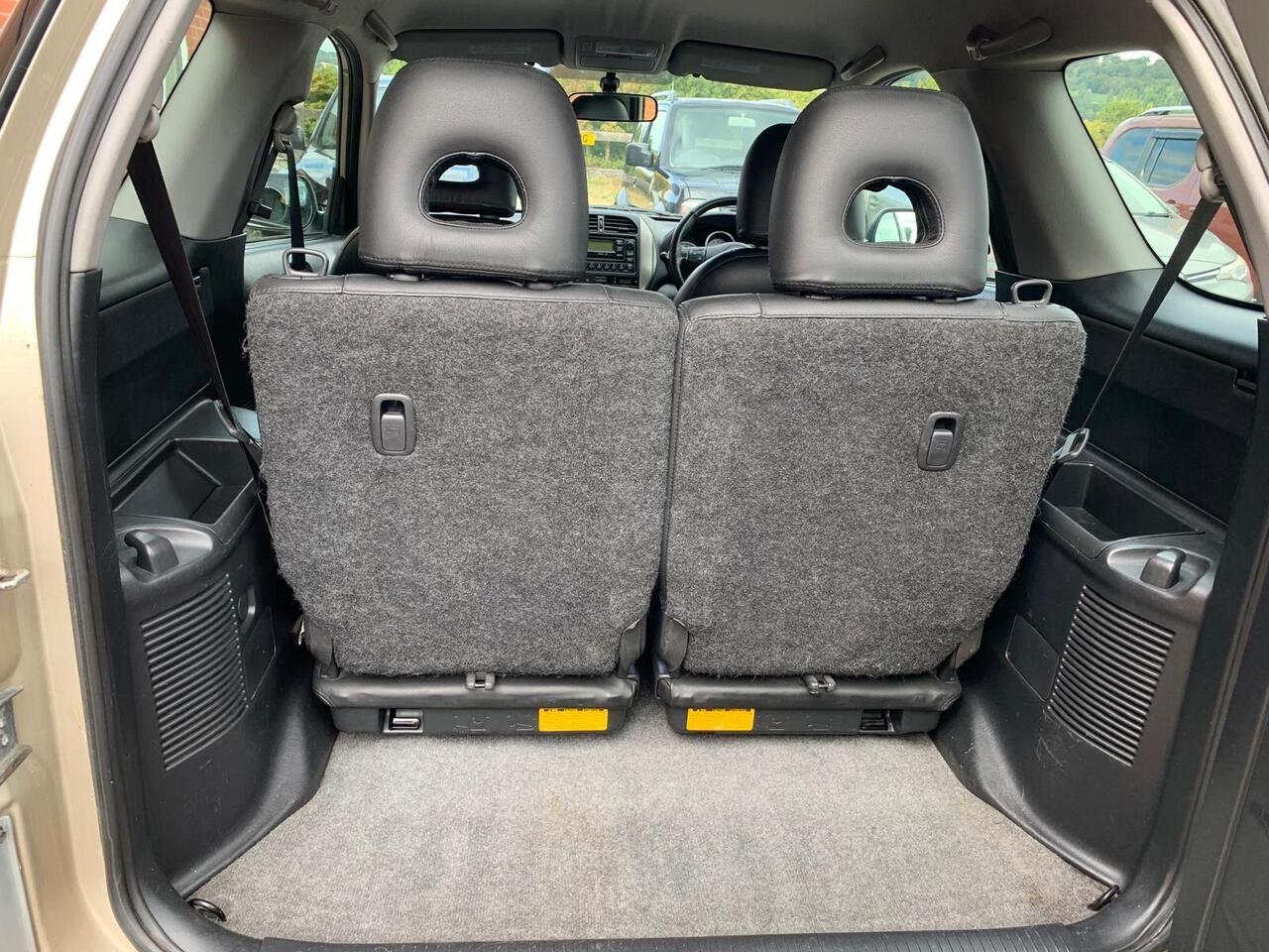 Toyota RAV4 — photo 19