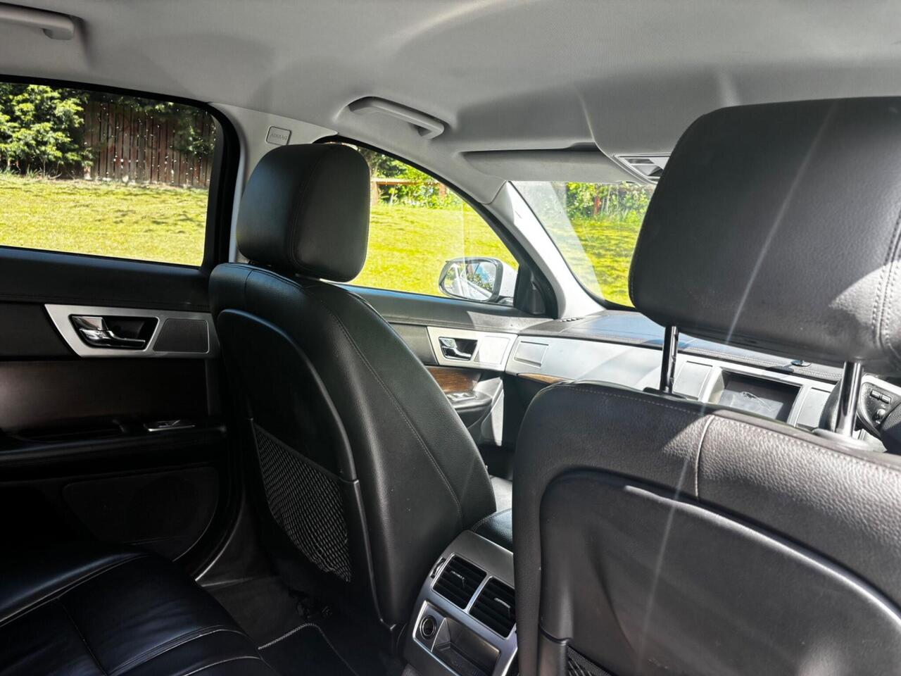 Jaguar XF — photo 22