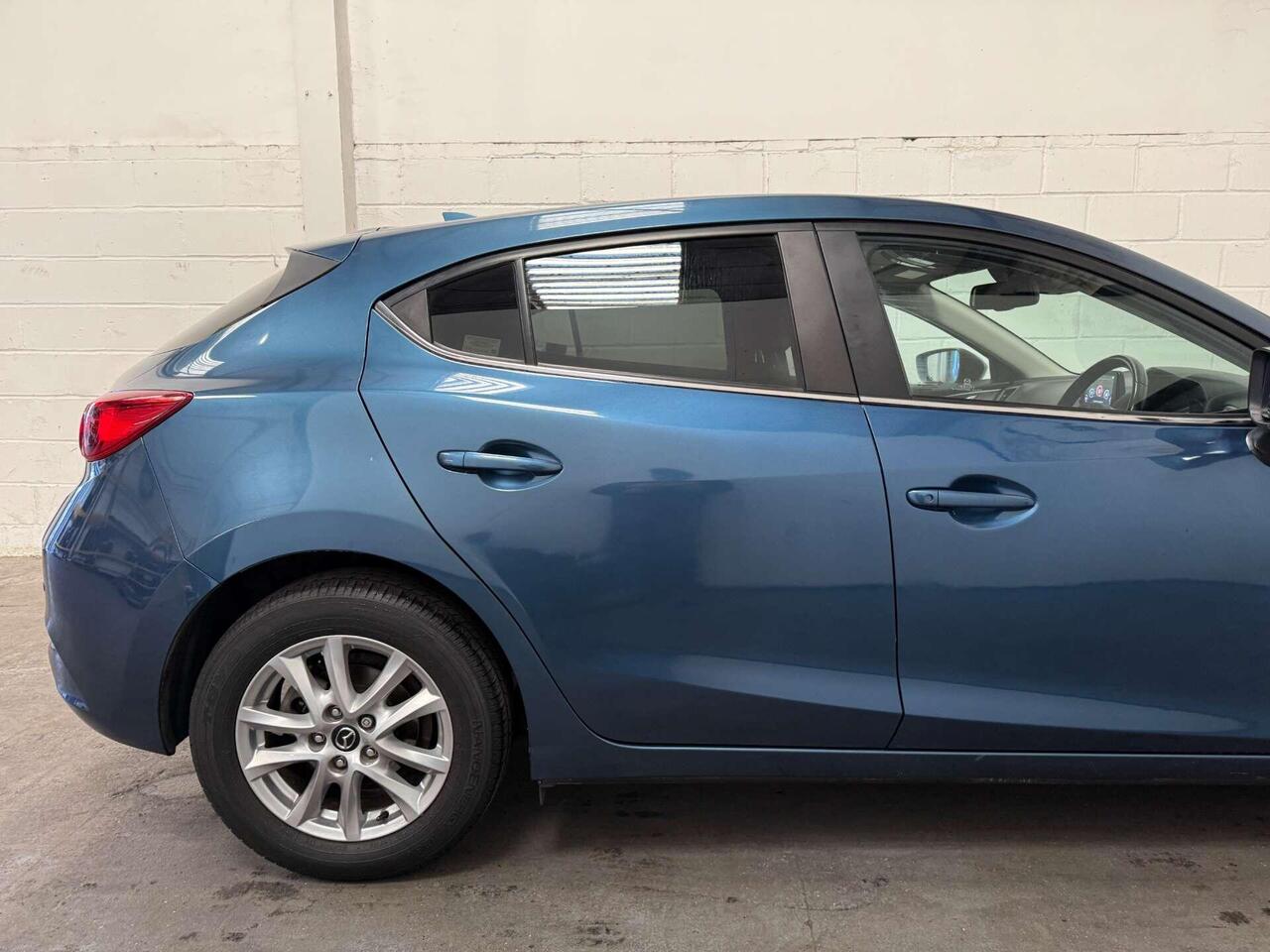 Mazda Mazda3 — photo 22