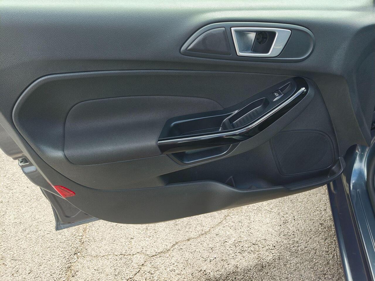 Ford Fiesta — photo 36