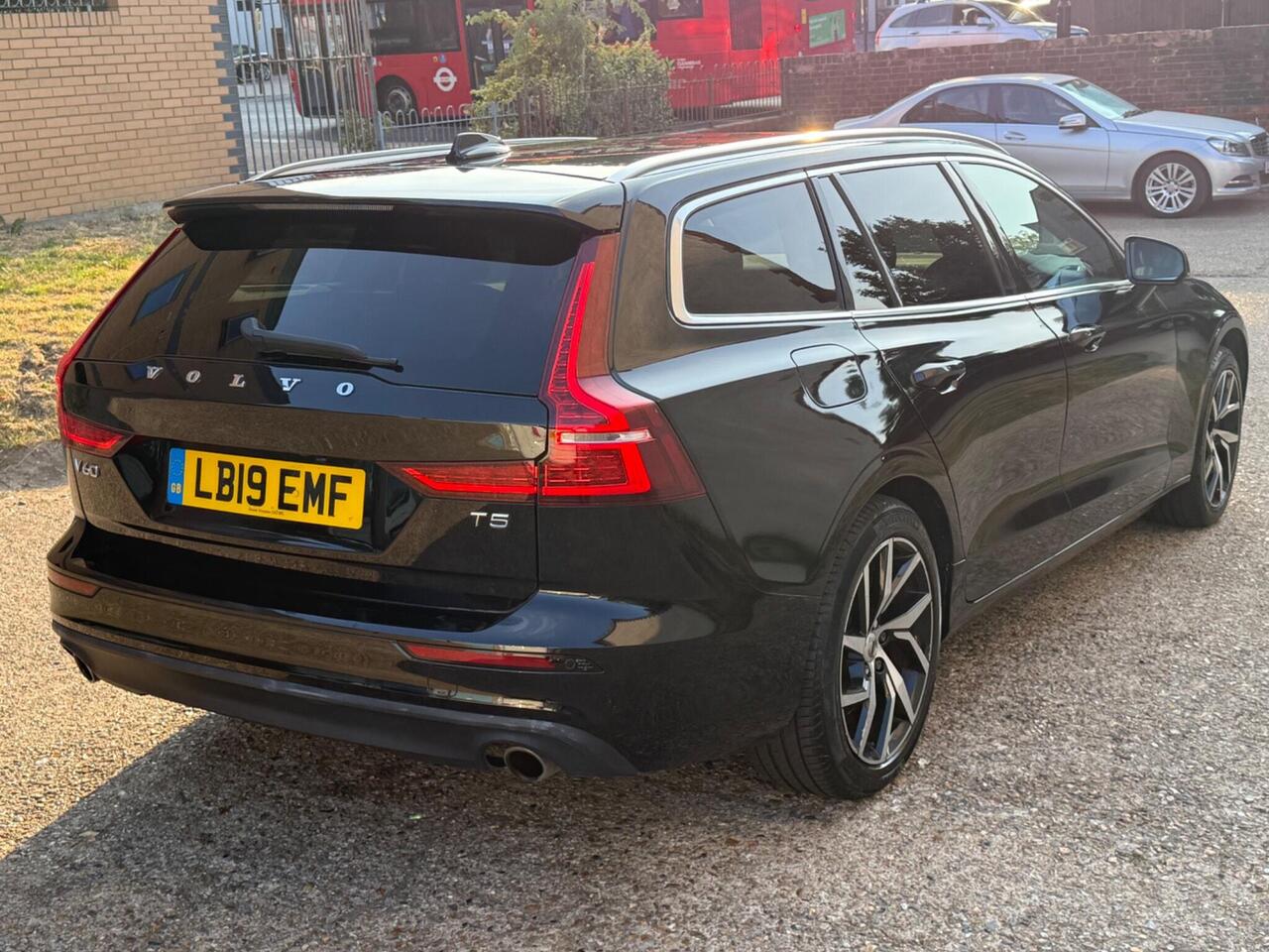 Volvo V60 — photo 8