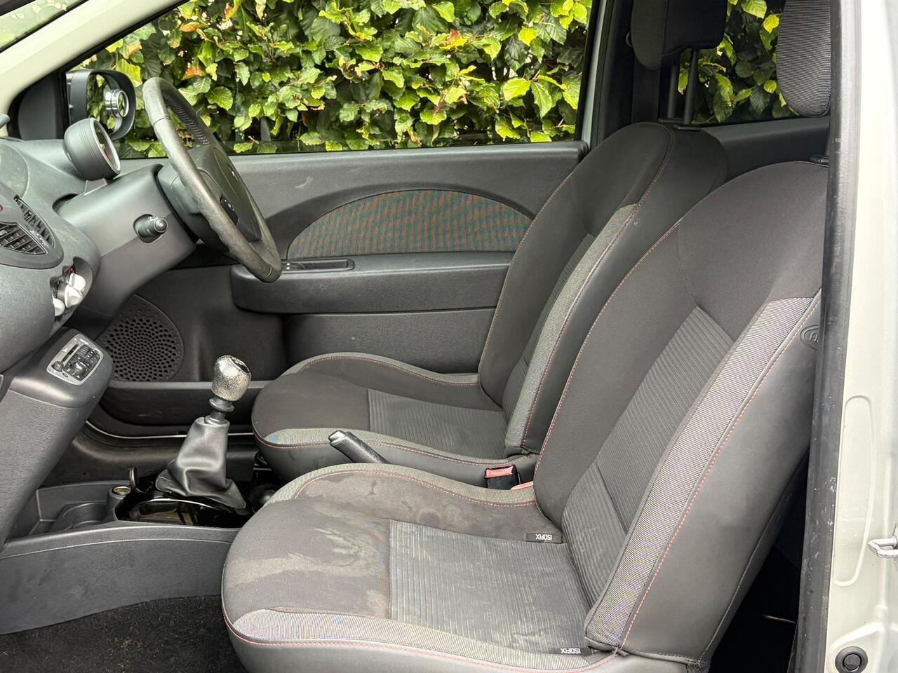 Renault Twingo — photo 14