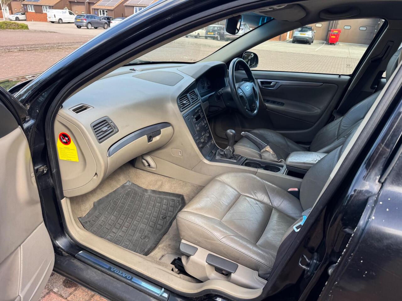 Volvo V70 — photo 27