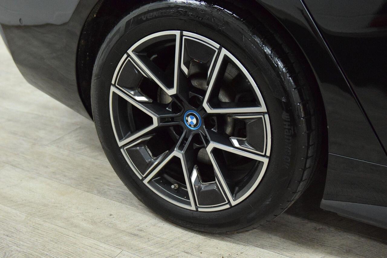 BMW i4 — photo 8