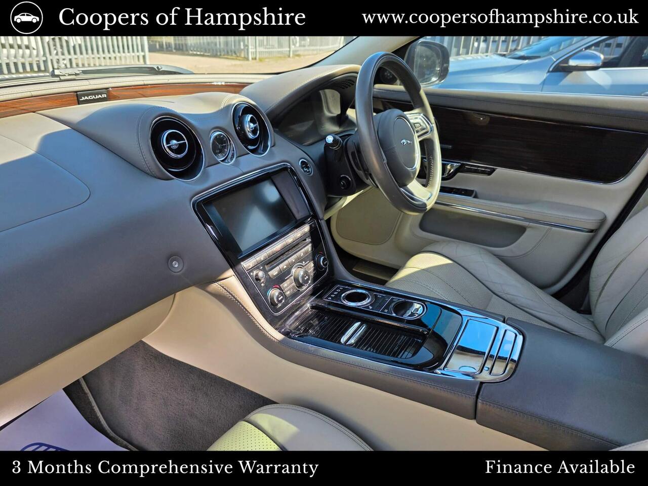 Jaguar XJ — photo 28