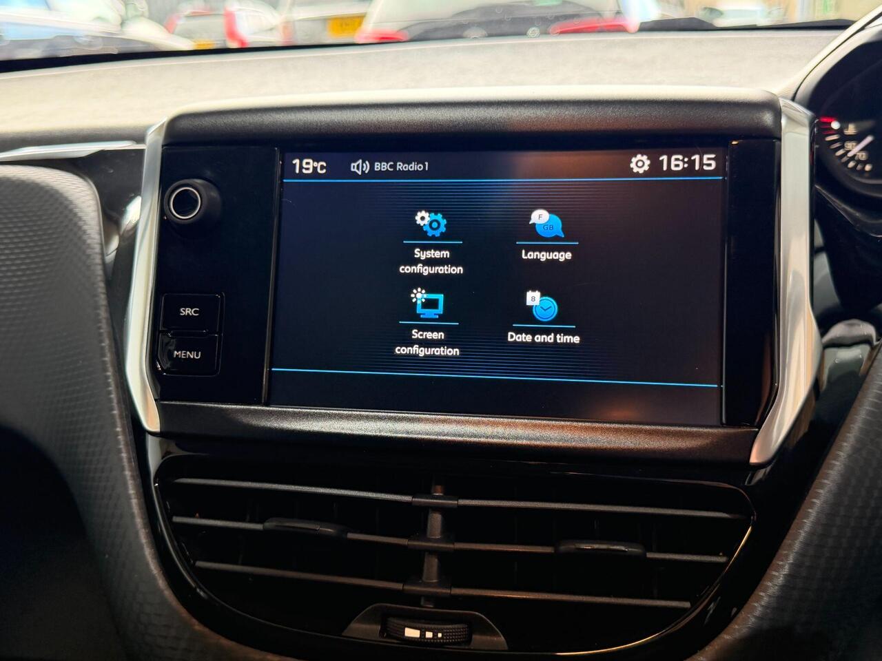 Peugeot 208 — photo 68