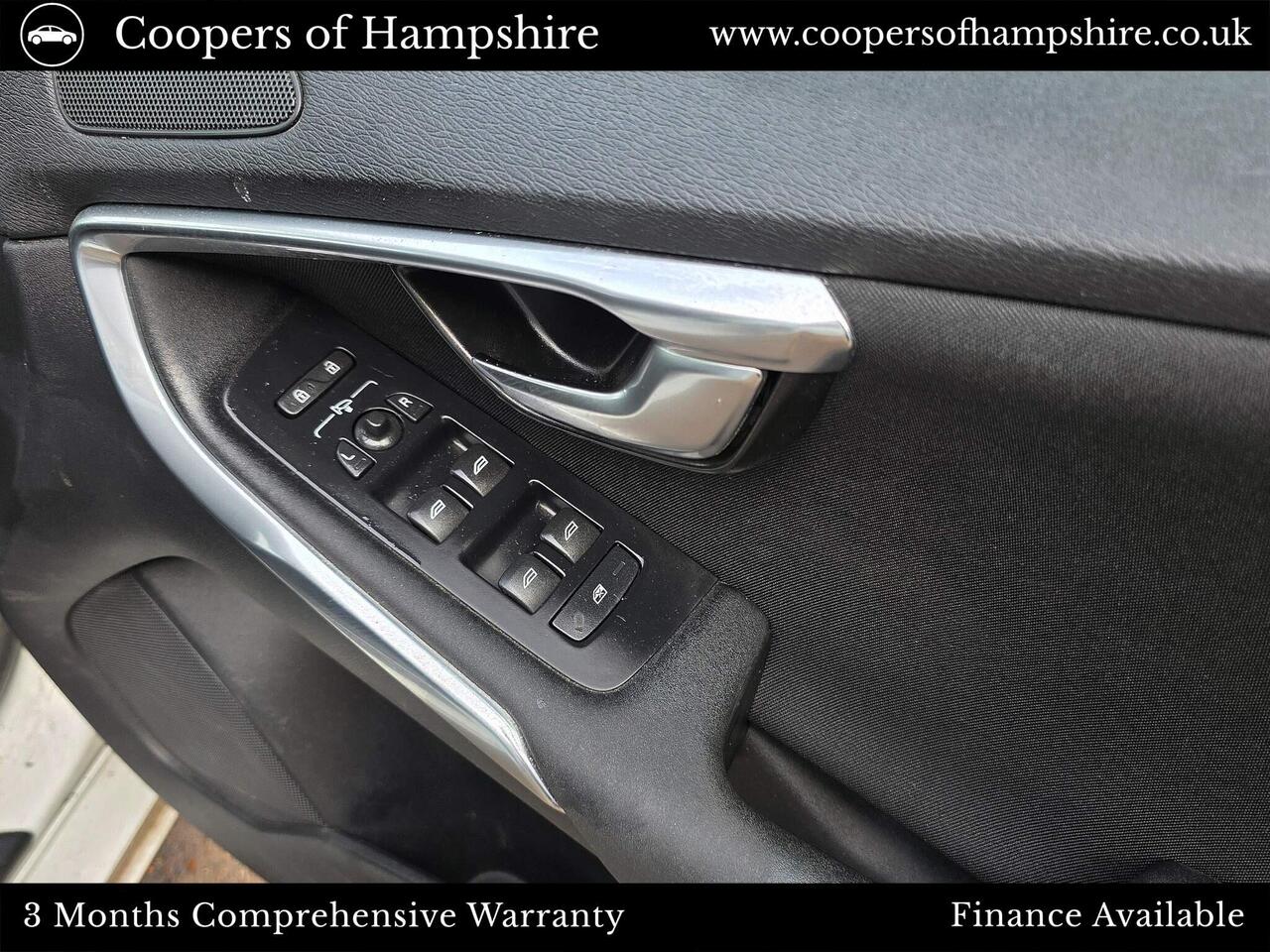 Volvo V40 — photo 18