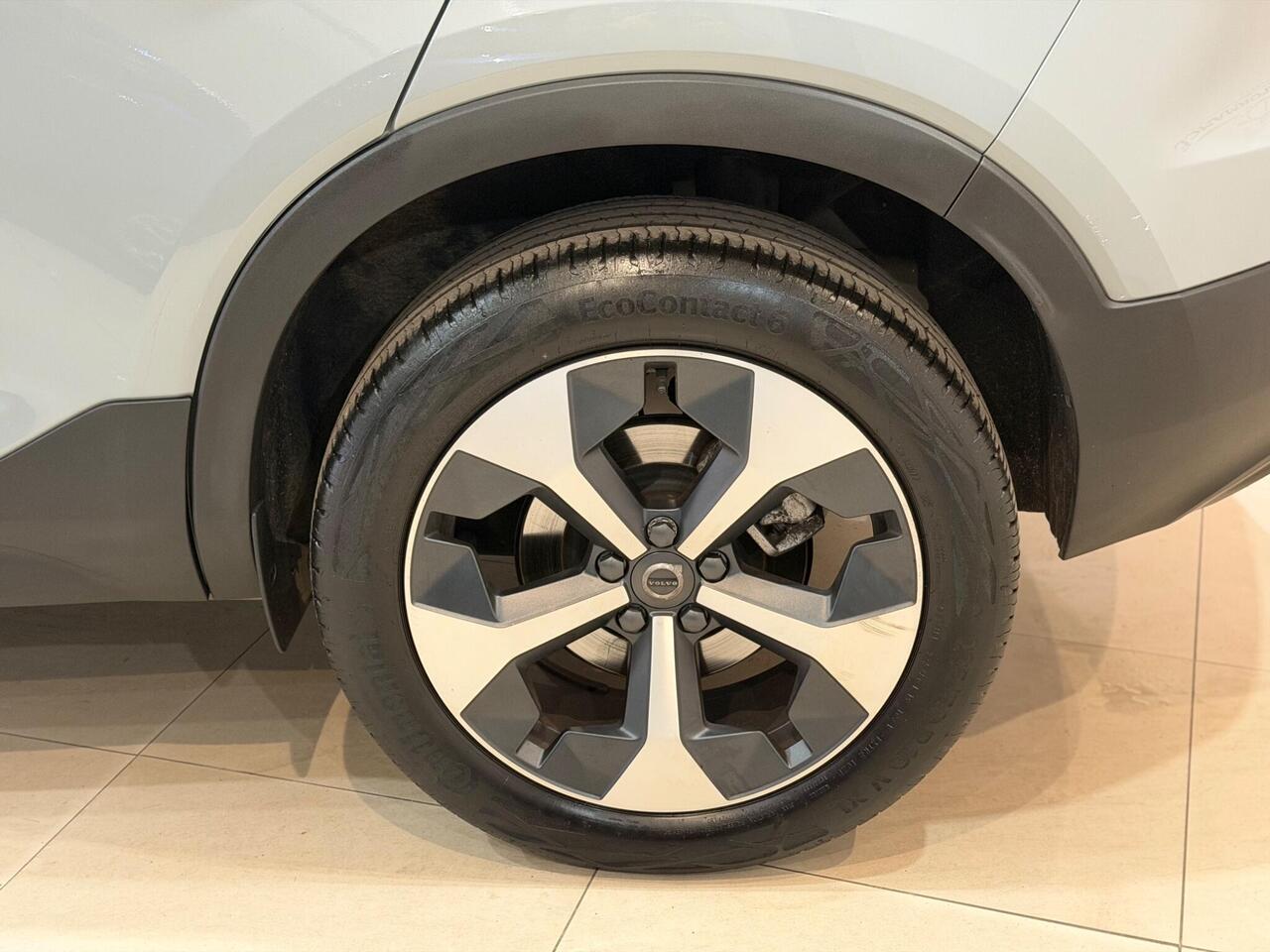 Volvo XC40 — photo 21