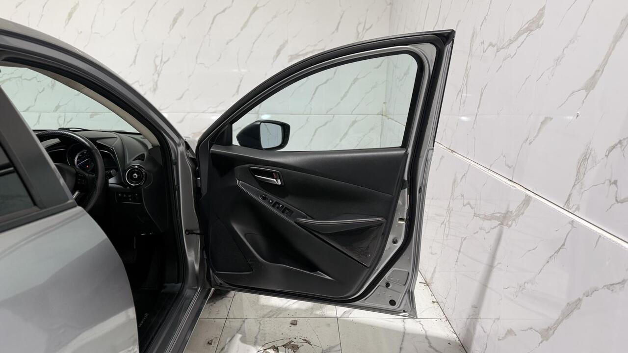 Mazda Mazda2 — photo 26