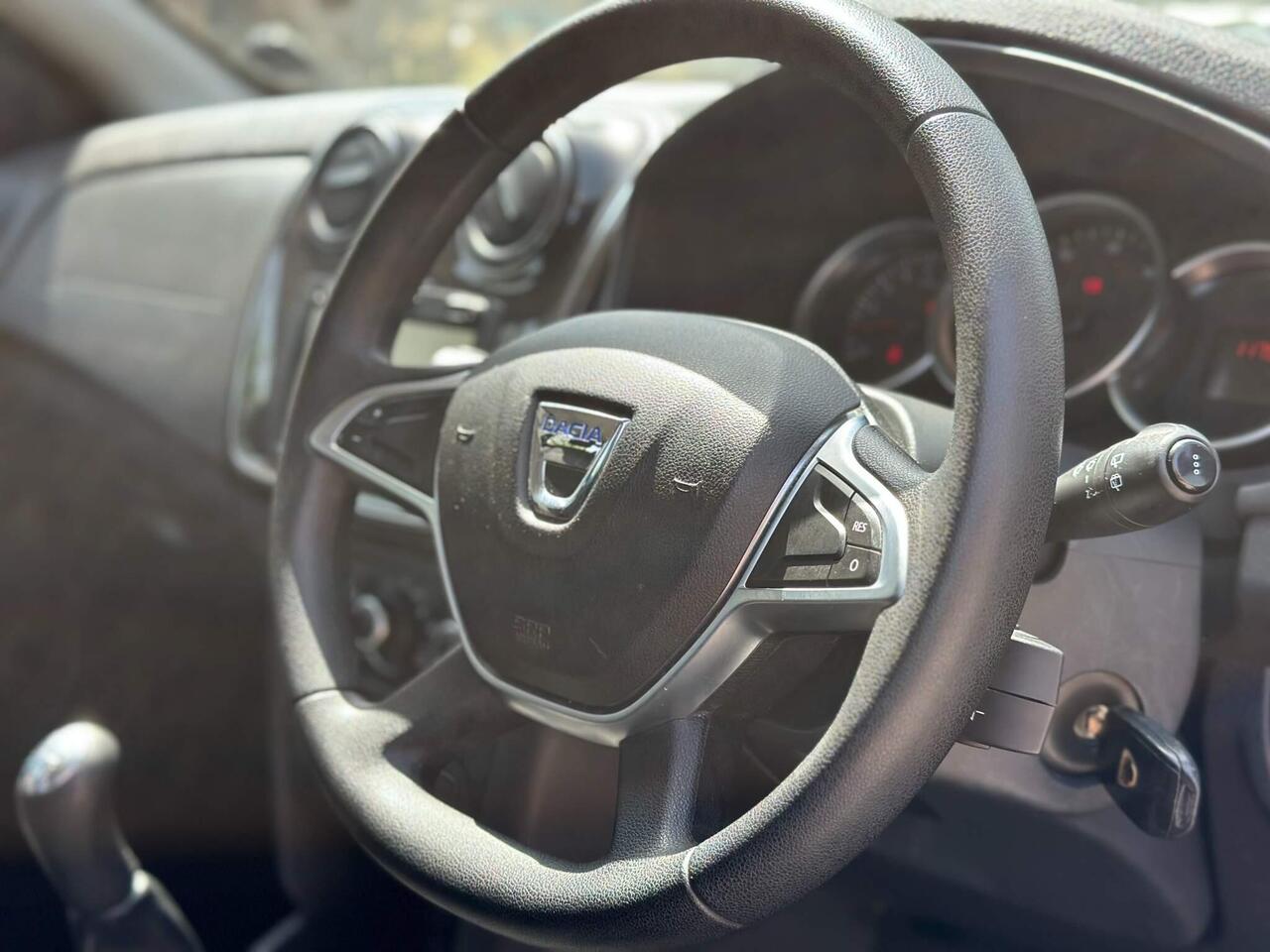 Dacia Sandero — photo 16