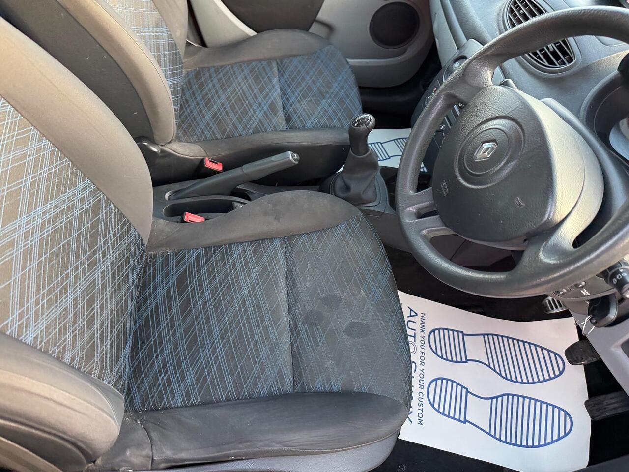 Renault Clio — photo 17