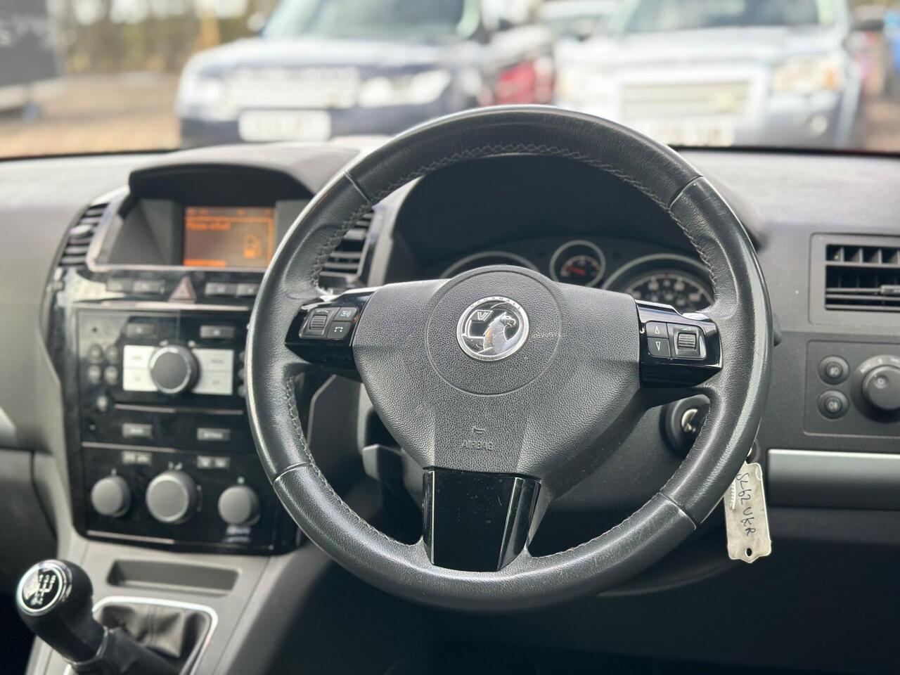 Vauxhall Zafira — photo 32